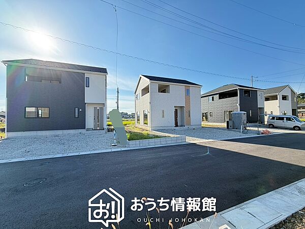 現地写真（街並み）
全４邸
駐車３台可能