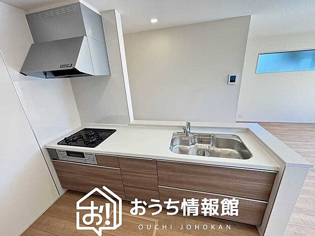 現地写真（キッチン）
収納たっぷりのシステムキッチン、浄水器付水栓を標準装備しています。
