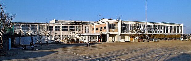 一宮市立木曽川西小学校(約1,100m)