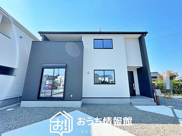 【現地写真(外観)【2号地】】軽くて火災に強い屋根材を採用し、地震時の建物への負担や揺れを軽減しています。