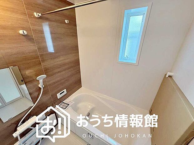 【現地写真（浴室）】浴室暖房乾燥機付き。１坪タイプで広々です。