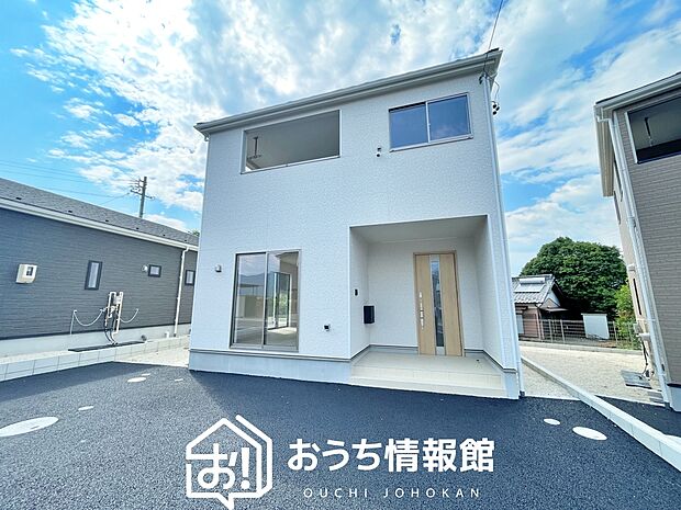 【現地写真（外観）【2号地】】雨で汚れを落とし、耐久性・耐候性に優れた外壁を使用しています。