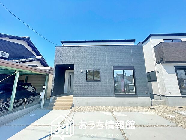 【現地写真（外観）【１号地】】雨で汚れを落とし、耐久性・耐候性に優れた外壁を使用しています。