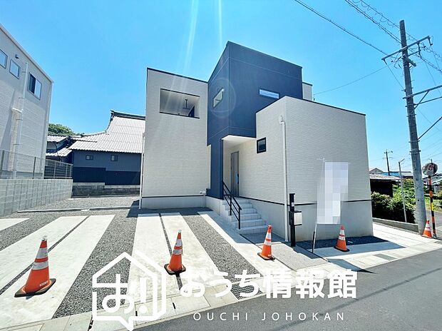 【現地写真（外観）【１号地】】軽くて火災に強い屋根材を採用し、地震時の建物への負担や揺れを軽減しています。