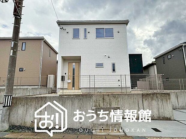 【現地写真（外観）【２号地】】雨で汚れを落とし、耐久性・耐候性に優れた外壁を使用しています。