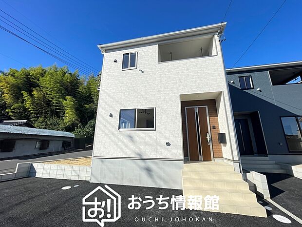 【現地写真（外観）【１号地】】雨で汚れを落とし、耐久性・耐候性に優れた外壁を使用しています。