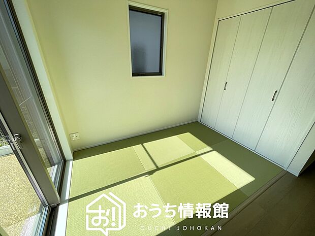 【現地写真（和室）】大壁仕様の新和室。くつろぎの空間です。