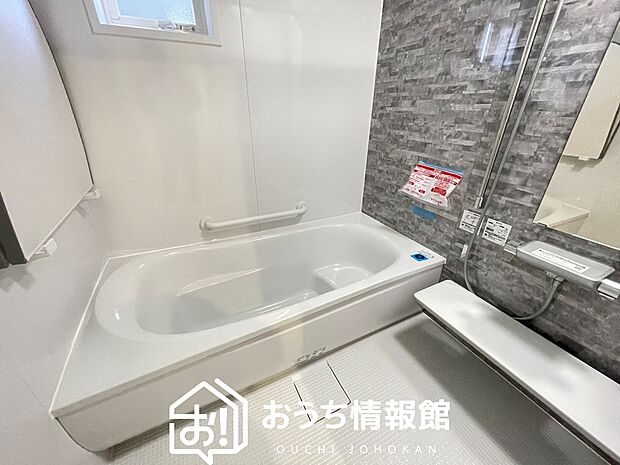 【現地写真（浴室）】浴室暖房乾燥機付き。１坪タイプで広々です。