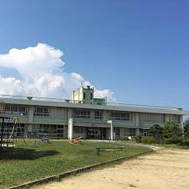 津市立芸濃小学校（約1,400m）