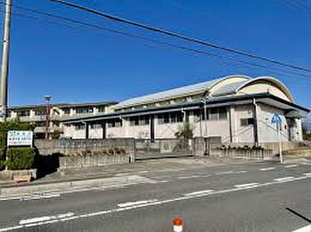 津市立芸濃中学校（約1,600m）