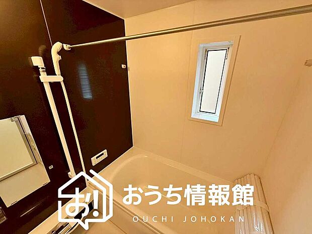 【現地写真（浴室）】浴室暖房乾燥機付き。１坪タイプで広々です。