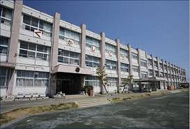 一宮市立赤見小学校(約100m)