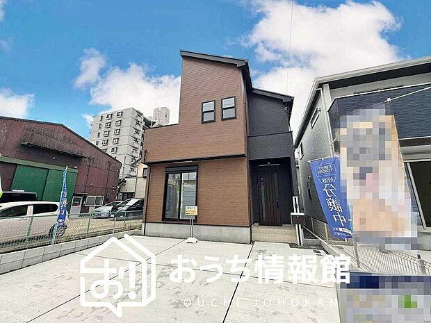 【現地写真(外観)【2号地】】雨で汚れを落とし、耐久性・耐候性に優れた外壁を使用しています。