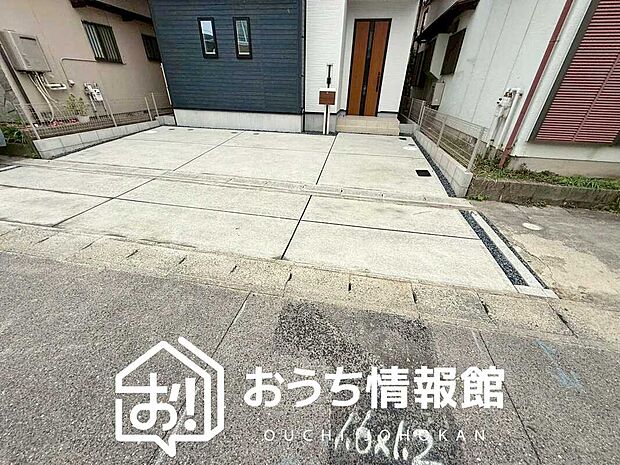 【現地写真(駐車場)】駐車スペースが広く、運転が苦手な方も安心です。