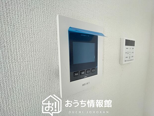 【TVモニター付インターホン】来訪者を画像と音声で確認できる、防犯性に優れた安心のシステム。
スッキリしたデザインで、誰でも簡単に操作できます。