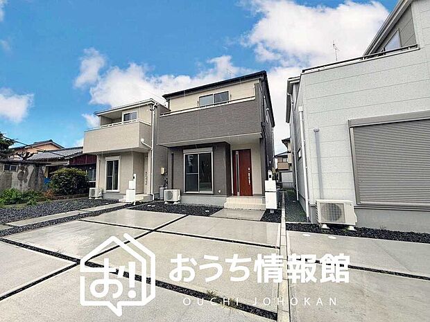 【現地写真（外観）【３号地】】雨で汚れを落とし、耐久性・耐候性に優れた外壁を使用しています。