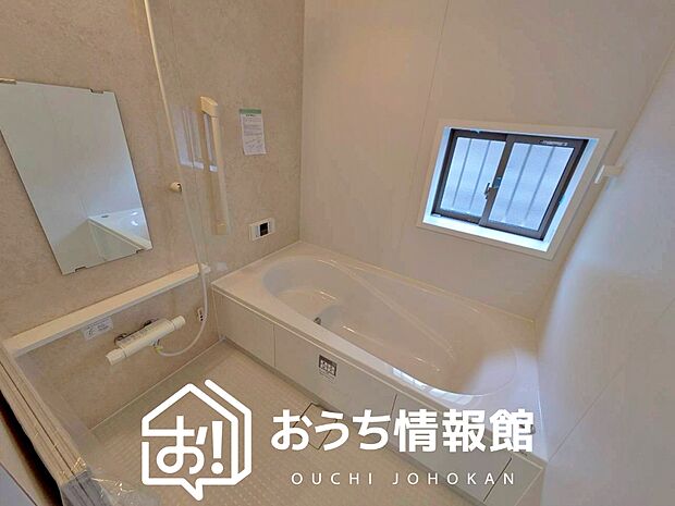 【現地写真（浴室）】浴室暖房乾燥機付き。１坪タイプで広々です。