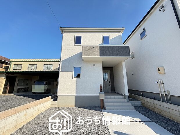 【現地写真（外観）【１号地】】雨で汚れを落とし、耐久性・耐候性に優れた外壁を使用しています。