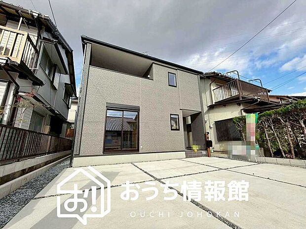 【現地写真(外観)】雨で汚れを落とし、耐久性・耐候性に優れた外壁を使用しています。