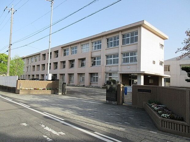 江南市立布袋中学校(約880m)