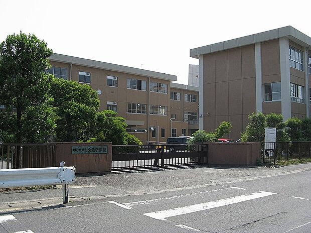四日市市立大池中学校(約3,400m)