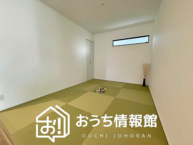 【現地写真（和室）】大壁仕様の新和室。くつろぎの空間です。