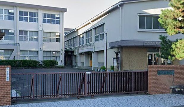 岐阜市立鶉小学校(約1,200m)