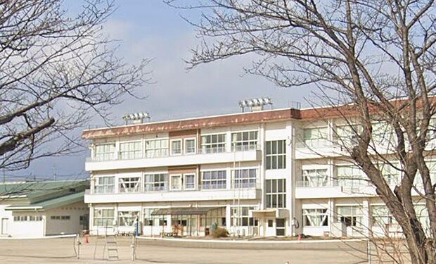 四日市市立楠中学校（約680m）