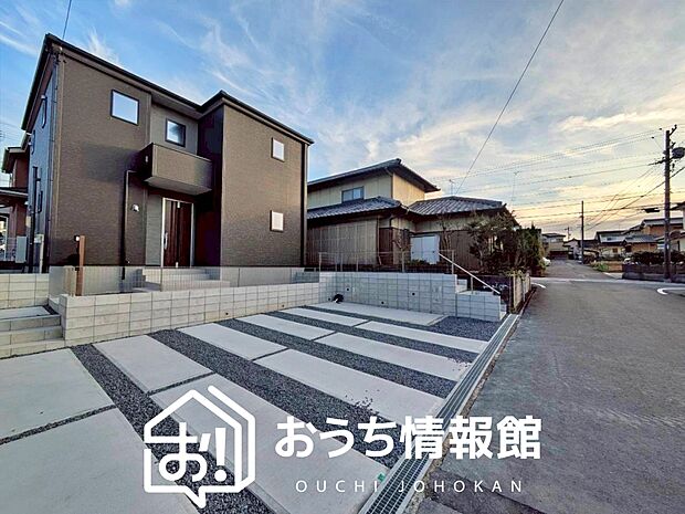 【現地写真（前道含む外観）】健康被害に配慮したもっとも安全性の高い建材を採用し、シックハウス対策をしております。