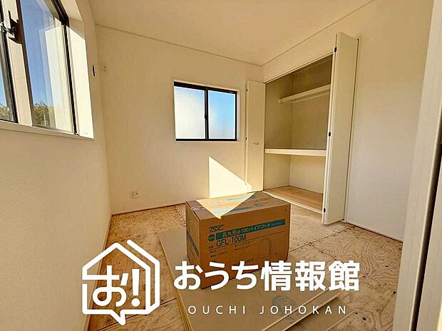 【現地写真（和室）】大壁仕様の新和室。くつろぎの空間です。