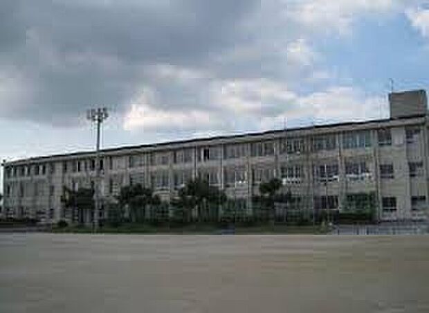 犬山市立東部中学校（約1,700m）