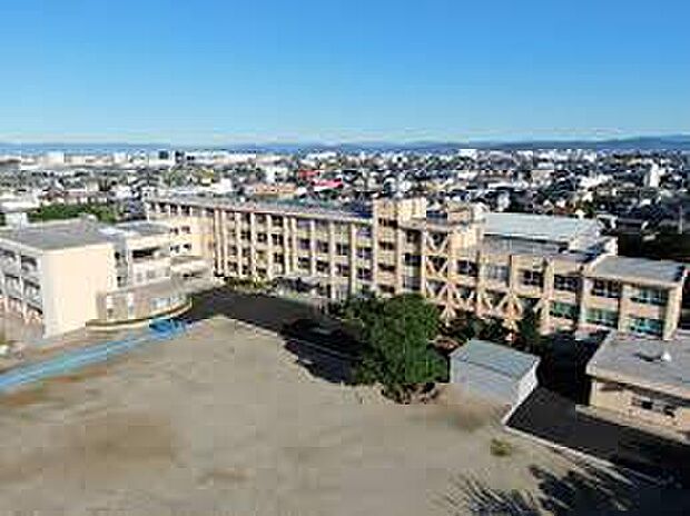 犬山市立楽田小学校(約2,100m)