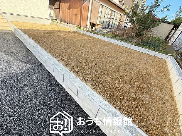 【庭】広々としたプライベート空間でお子様との遊び場、家庭菜園も可能です。