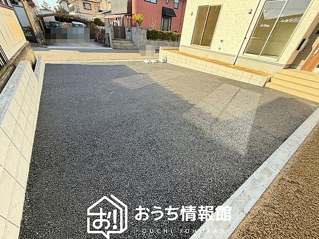 【現地写真(駐車場)】駐車スペースが広く、運転が苦手な方も安心です。