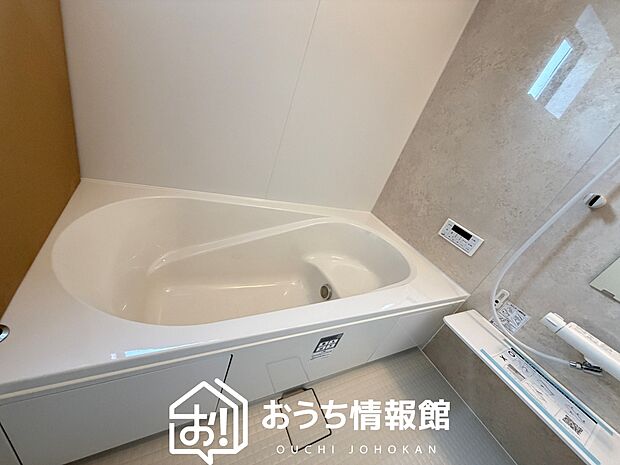 【現地写真(浴室)】浴室暖房乾燥機付き。1坪タイプで広々です。