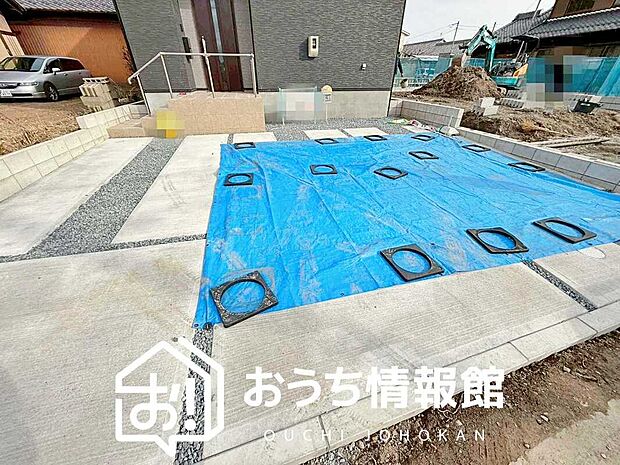 【現地写真(駐車場)】駐車スペースが広く、運転が苦手な方も安心です。