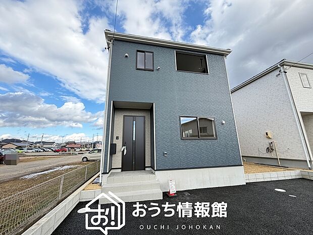 【現地写真(外観)【1号地】】雨で汚れを落とし、耐久性・耐候性に優れた外壁を使用しています。