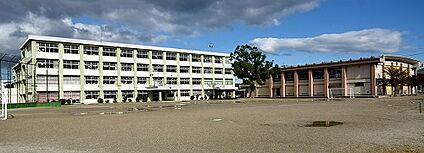 鈴鹿市立玉垣小学校 2500m(徒歩32分)