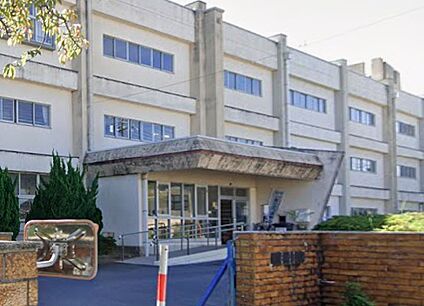 津市立修成小学校 350ｍ(徒歩5分)