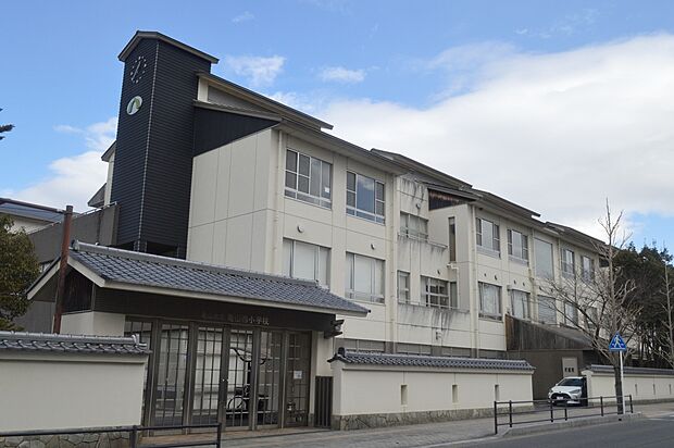 亀山市立亀山西小学校(約1,600m)