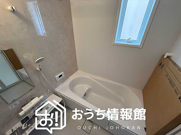 【現地写真(浴室)】浴室暖房乾燥機付き。1坪タイプで広々です。