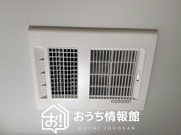 【浴室暖房換気乾燥機】サイドブロー機能で、乾燥効率アップです。
サイドに吹き出しを搭載することにより浴室内を端まで循環する気流ができ、さらに省エネ性能がアップします。