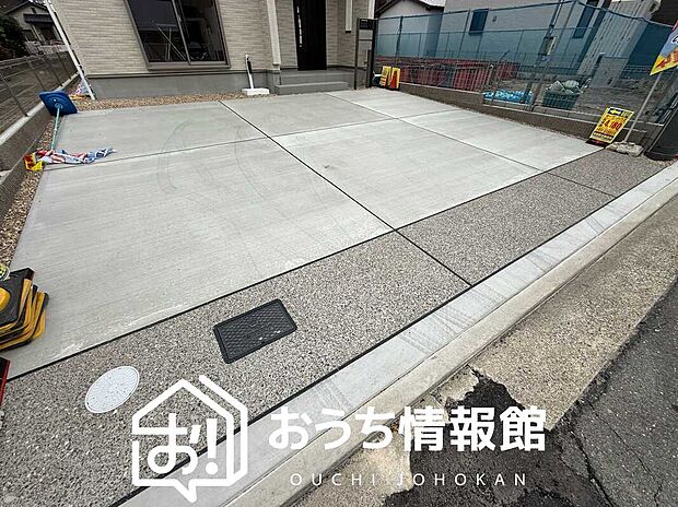 【現地写真(駐車場)】駐車スペースが広く、運転が苦手な方も安心です。