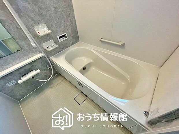 【現地写真(浴室)】浴室暖房乾燥機付き。1坪タイプで広々です。