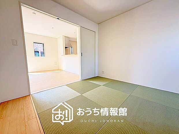 【現地写真（和室）】大壁仕様の新和室。くつろぎの空間です。