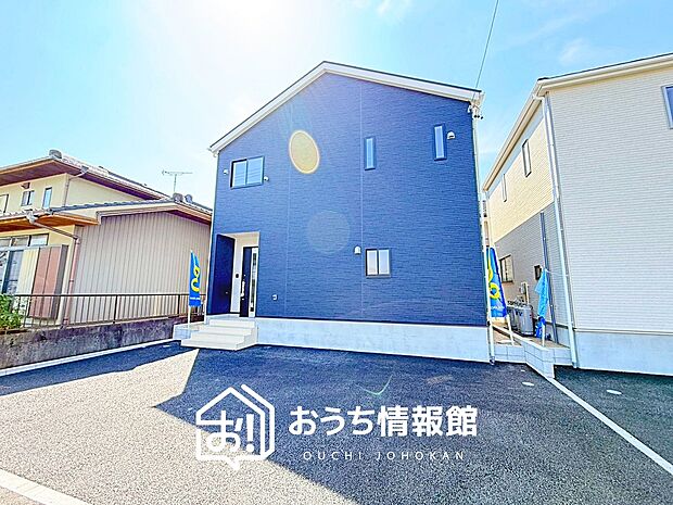 【現地写真（外観）【３号地】】軽くて火災に強い屋根材を採用し、地震時の建物への負担や揺れを軽減しています。