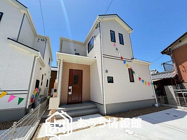 【現地写真(外観)【A号地】】雨で汚れを落とし、耐久性・耐候性に優れた外壁を使用しています。