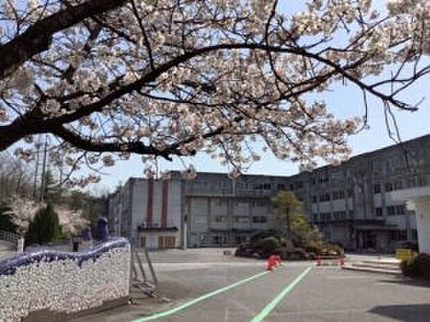 多治見市立笠原中学校(約2,200m)