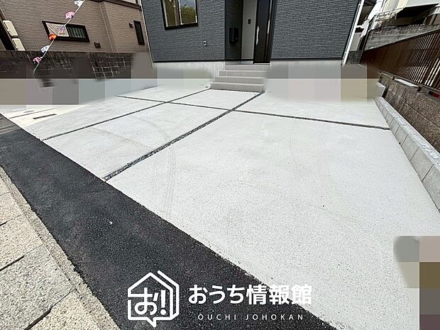 【現地写真(駐車場)】駐車スペースが広く、運転が苦手な方も安心です。
