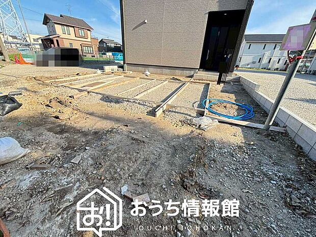 【現地写真（駐車場）】健康被害に配慮したもっとも安全性の高い建材を採用し、シックハウス対策をしております。